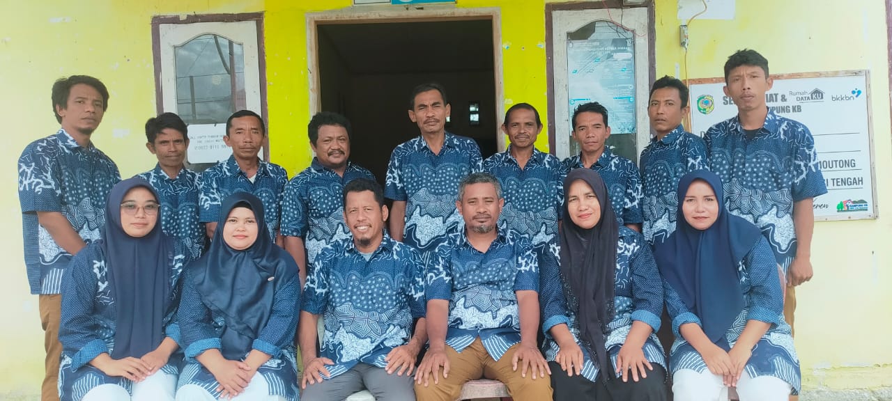 Foto Bersama BPD dan Aparat Desa Siniu
